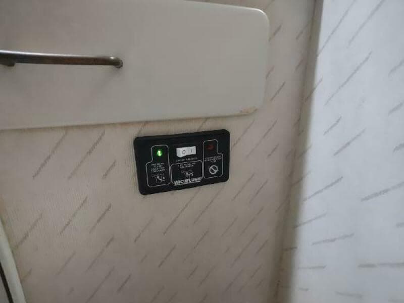 1988 Tollycraft 34 Sport Sedan