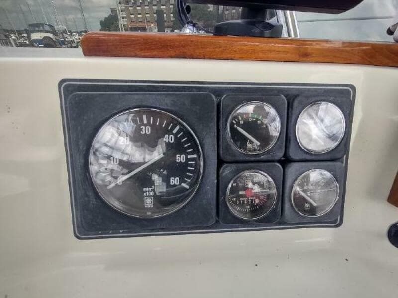 1988 Tollycraft 34 Sport Sedan