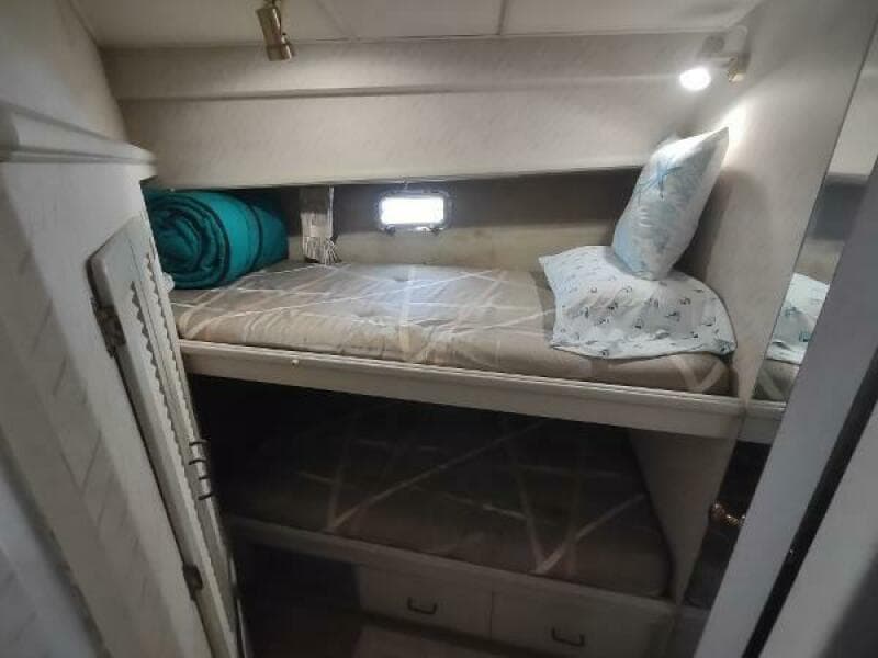 1988 Tollycraft 34 Sport Sedan