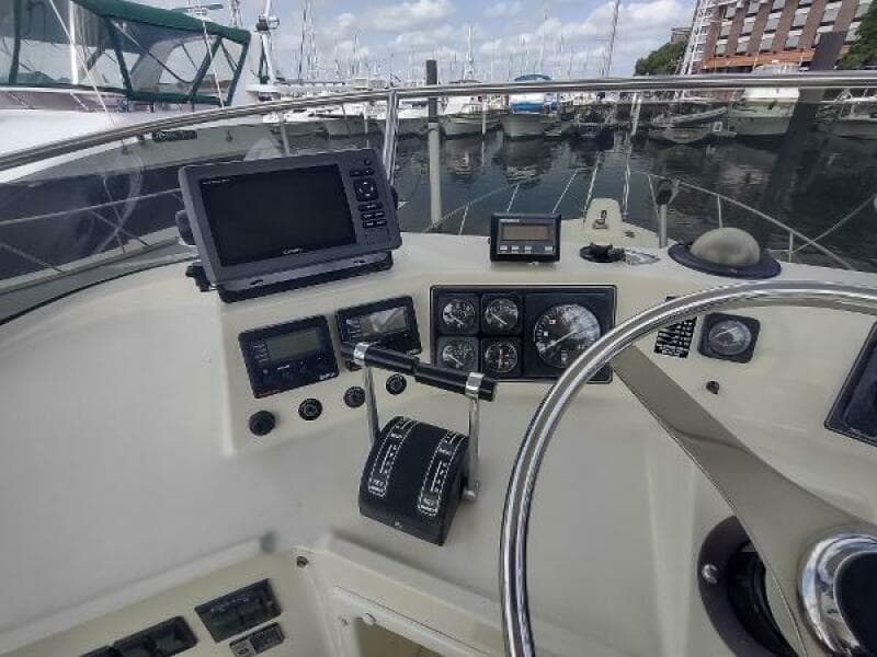 1988 Tollycraft 34 Sport Sedan