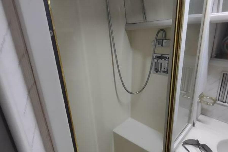 1988 Tollycraft 34 Sport Sedan