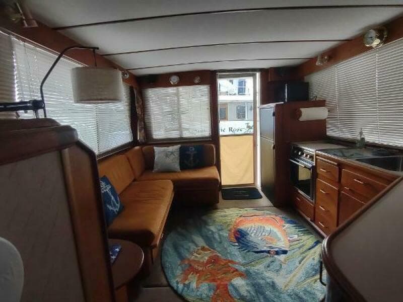 1988 Tollycraft 34 Sport Sedan