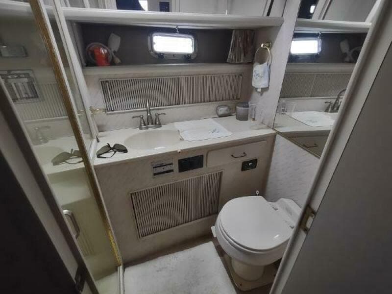 1988 Tollycraft 34 Sport Sedan