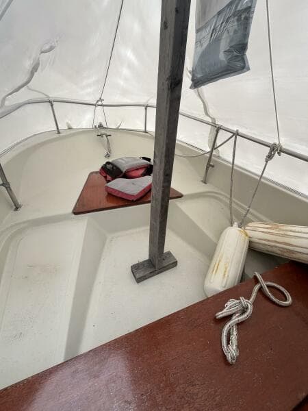 15' Boston Whaler forwardBow deck