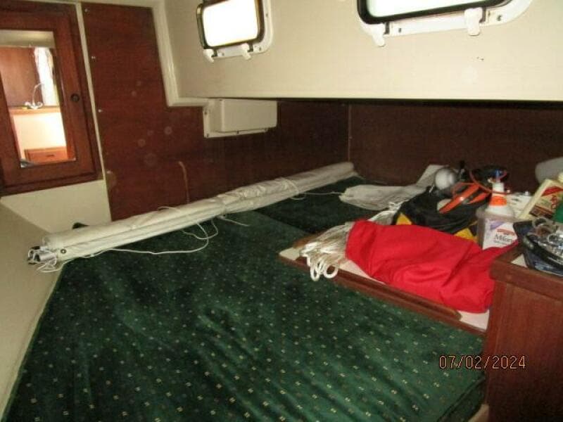 34' Catalina aft stateroom2