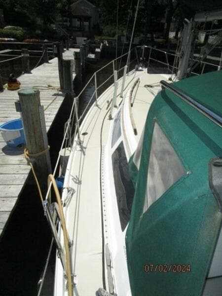 34' Catalina port side deck2