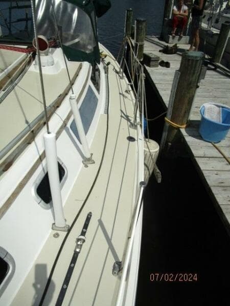 34' Catalina port side deck1