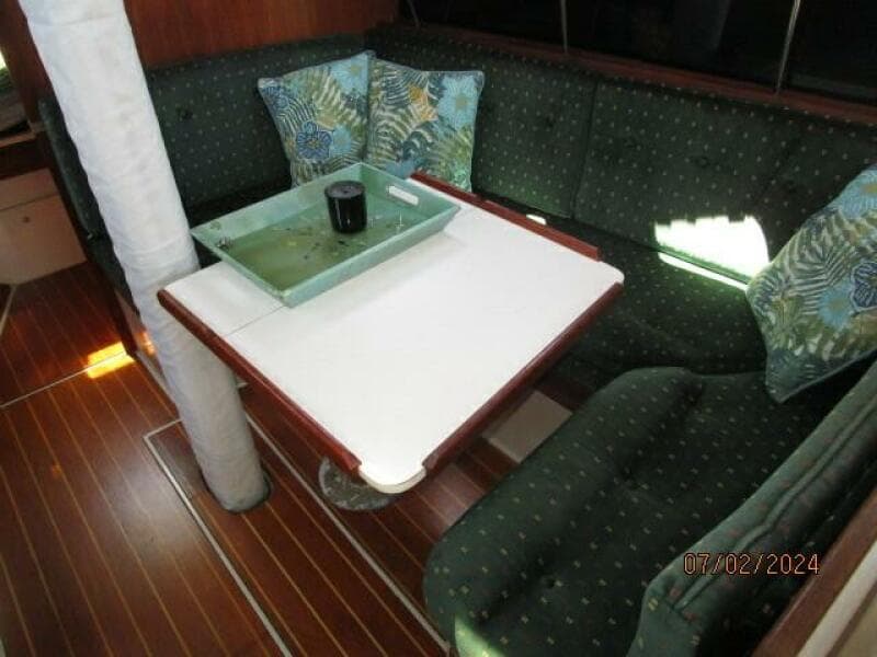 34' Catalina salon starboard seating2