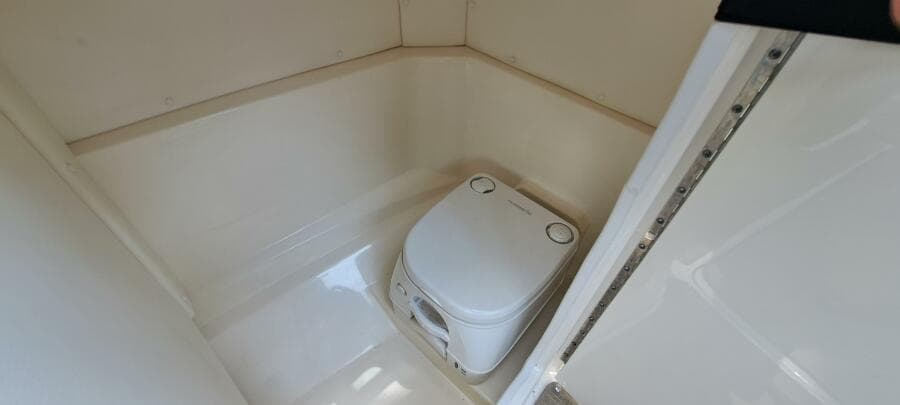 2019 Sea Ray SPX 230 OB