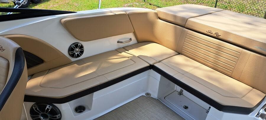 2019 Sea Ray SPX 230 OB