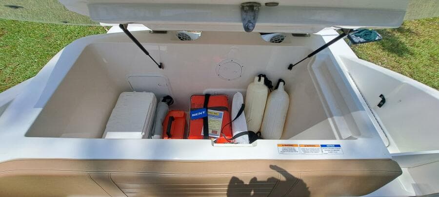 2019 Sea Ray SPX 230 OB