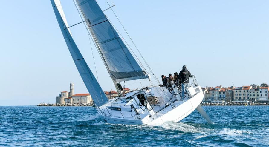 2025 Beneteau First 36