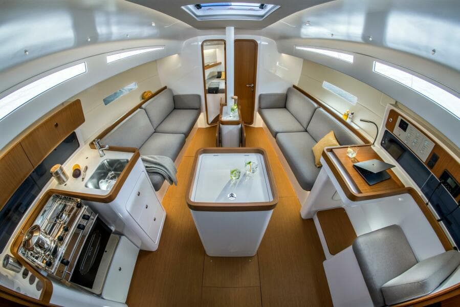 2025 Beneteau First 36