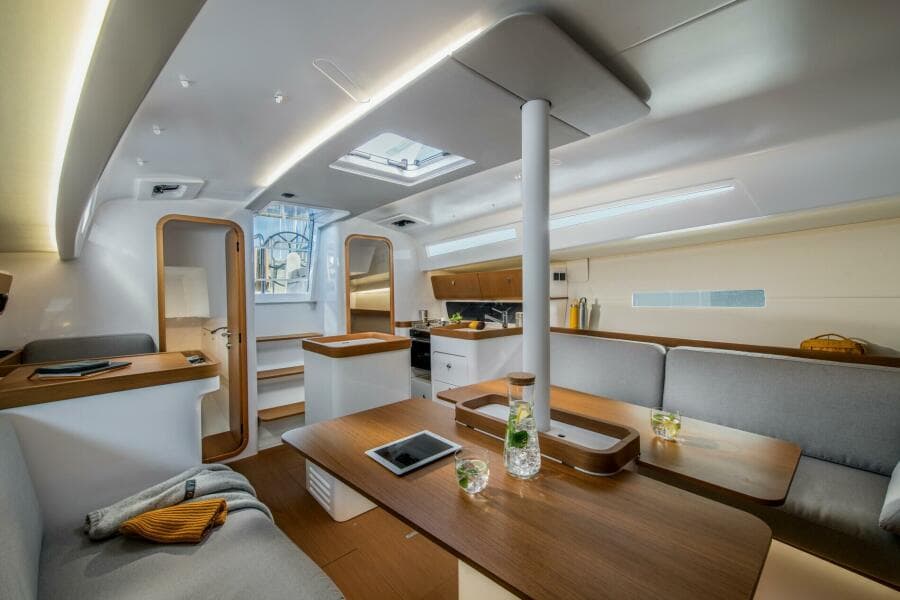2025 Beneteau First 36