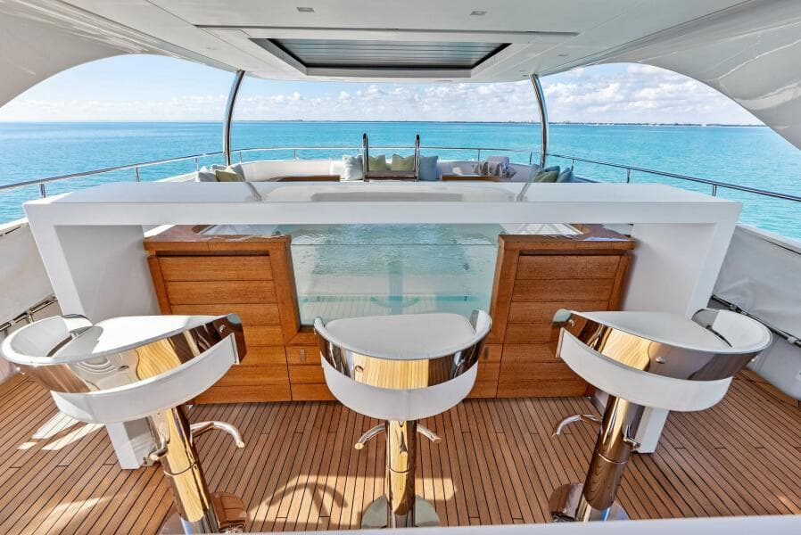 Sun Deck Jacuzzi Bar