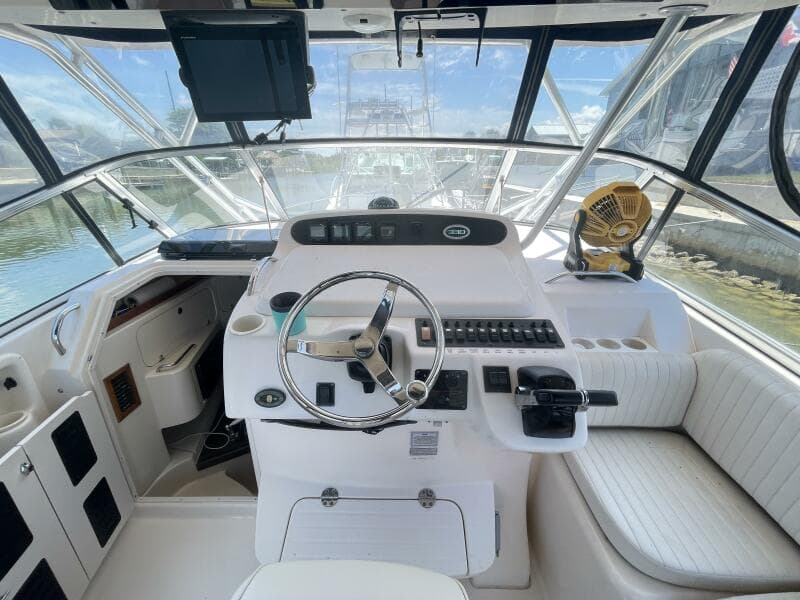 2005 Grady-White 330 Express