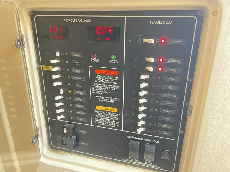 2005 Grady-White 330 Express