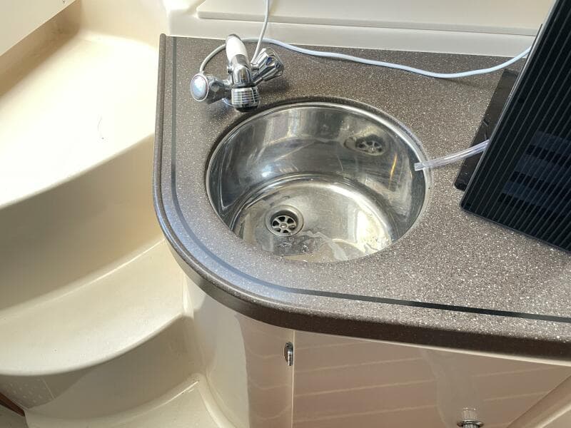 2005 Grady-White 330 Express