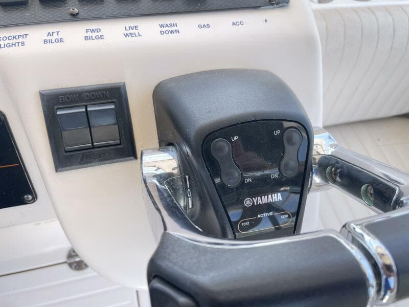 2005 Grady-White 330 Express