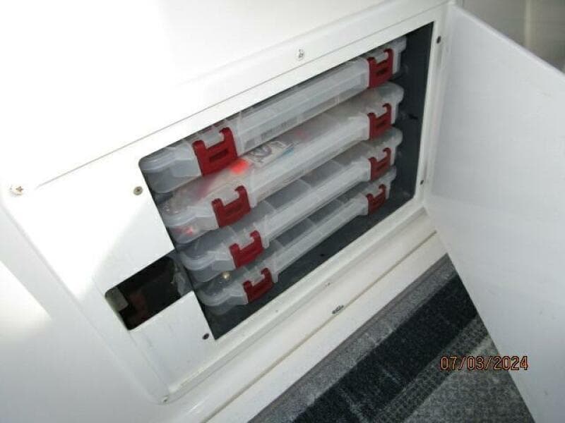 33' Wellcraft cockpit tackle drawer