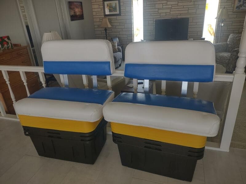 33' Wellcraft new cushions