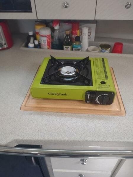 33' Wellcraft galley3