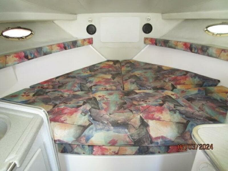 33' Wellcraft stateroom