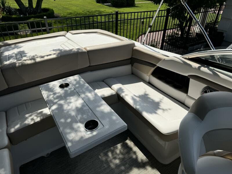 2019 Four Winns H230