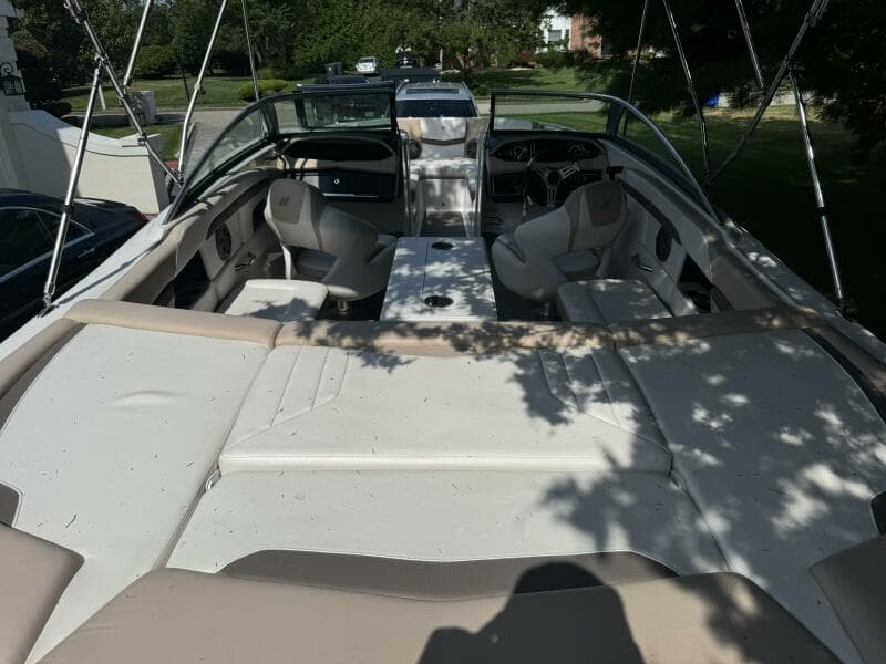 2019 Four Winns H230