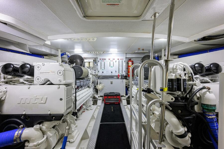 2005 Marquis 65 Motor Yacht