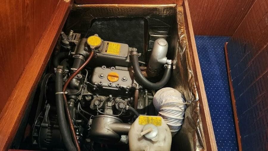 1986 Pearson Auxiliary Sloop