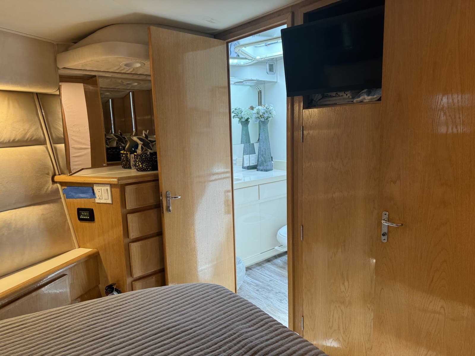 1994 Hatteras 54 Yacht - Photo 25