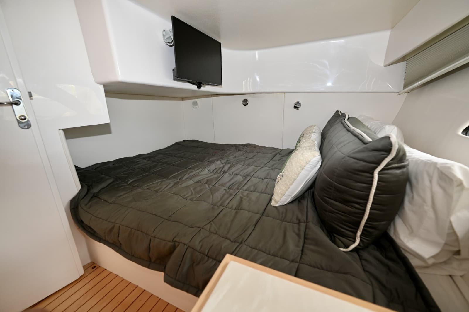 2019 Intrepid 475 Sport Yacht - Photo 24