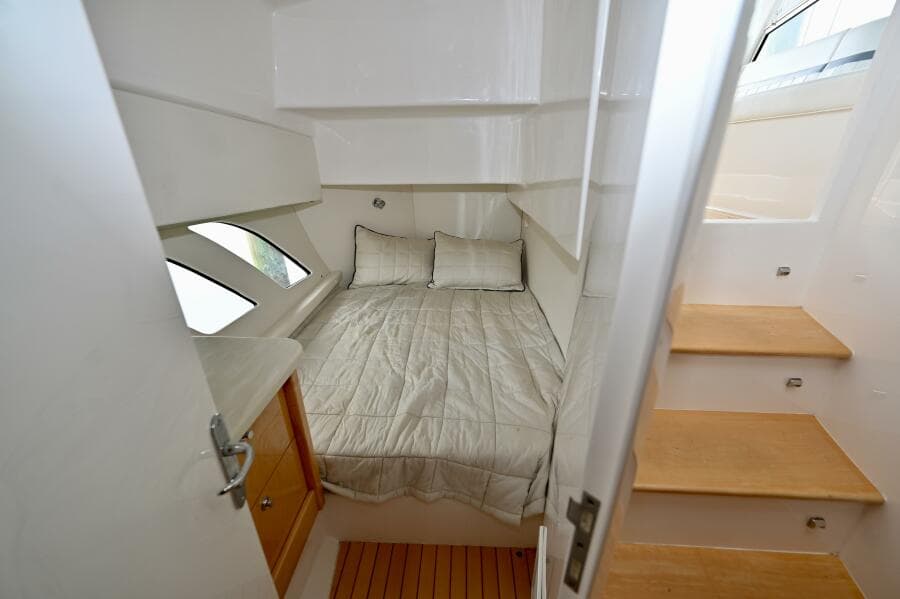 Mid Cabin Berth