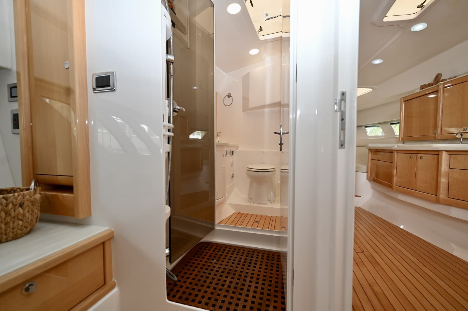 2019 Intrepid 475 Sport Yacht - Photo 26