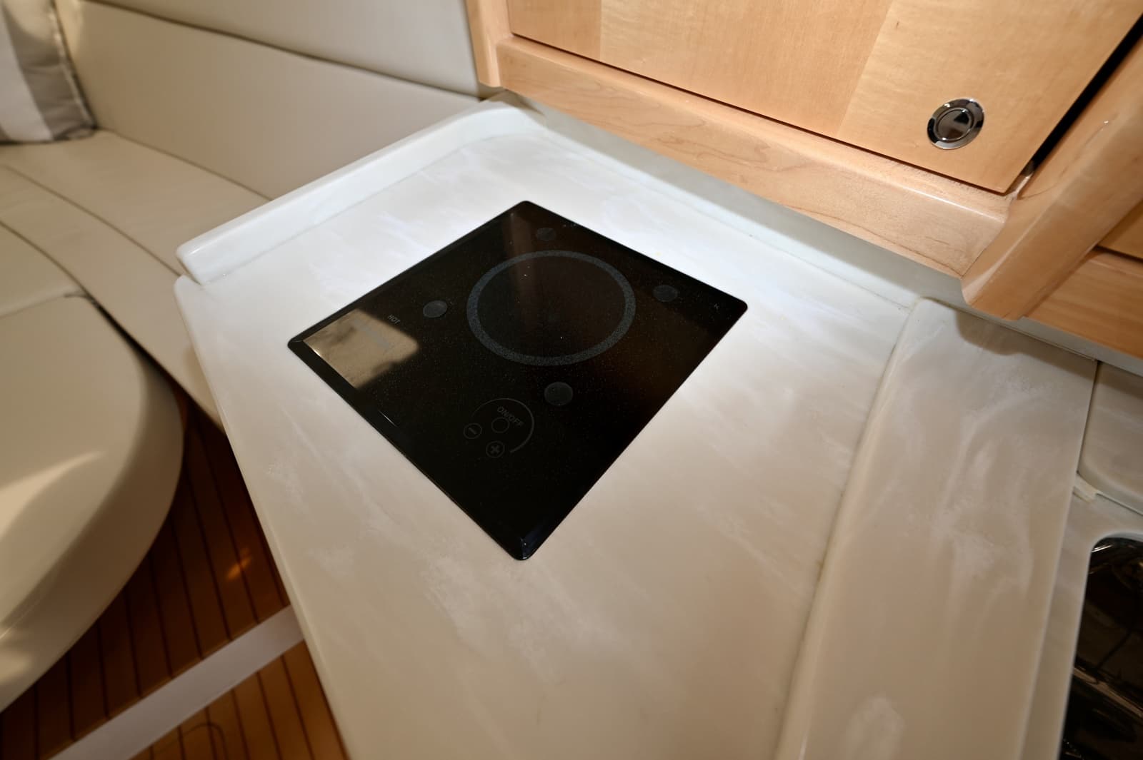 2019 Intrepid 475 Sport Yacht - Photo 18