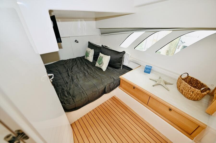 Mid Cabin Master Berth