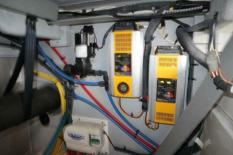 43 Meridian Sedan 411 - 