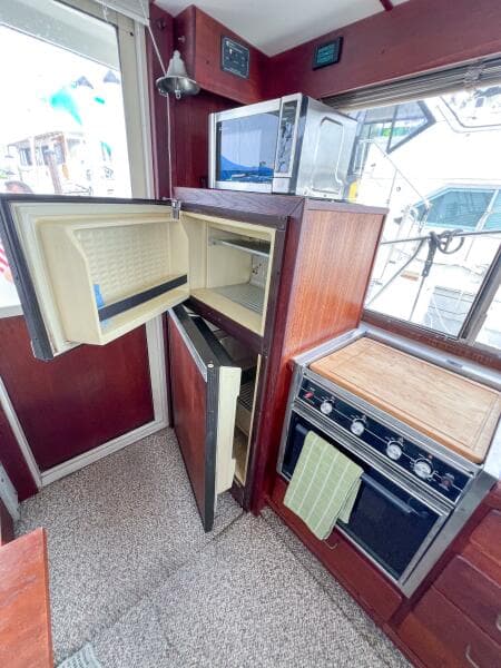 1987 Tollycraft 34 Sedan Sport