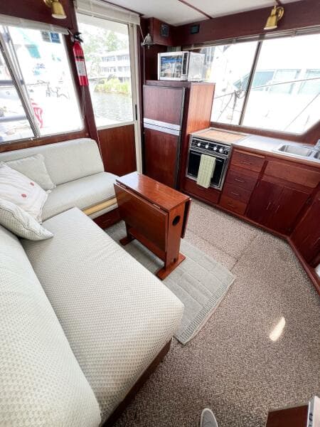 1987 Tollycraft 34 Sedan Sport