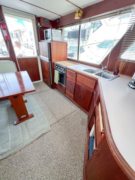 1987 Tollycraft 34 Sedan Sport