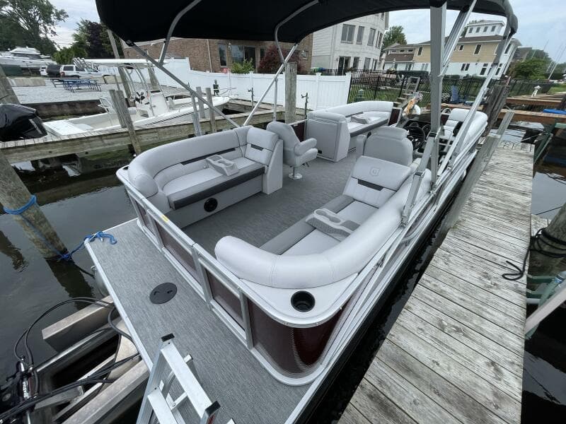 2024 Godfrey Sweetwater 2286 Split Bench