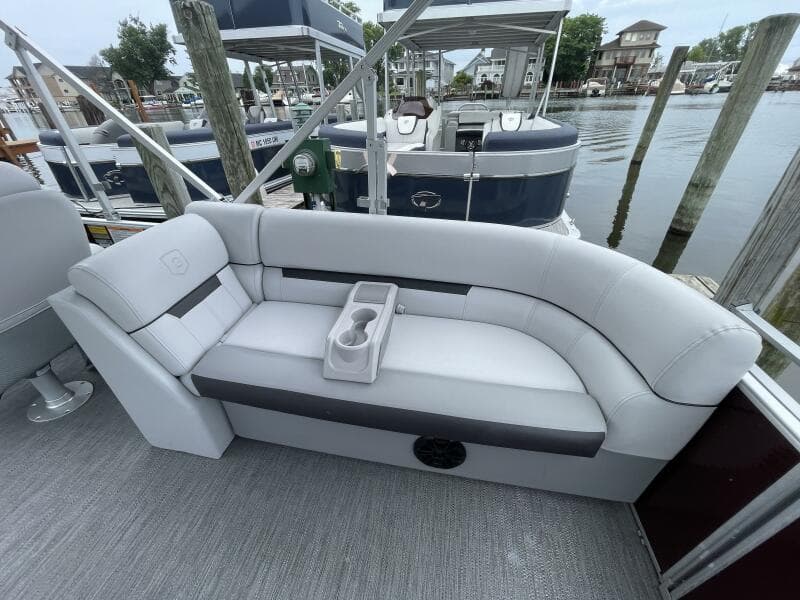 2024 Godfrey Sweetwater 2286 Split Bench