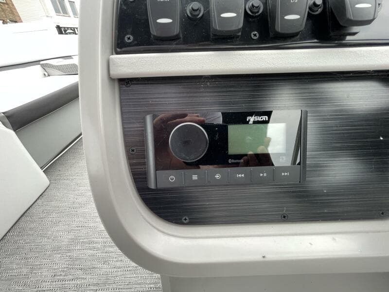 2024 Godfrey Sweetwater 2286 Split Bench