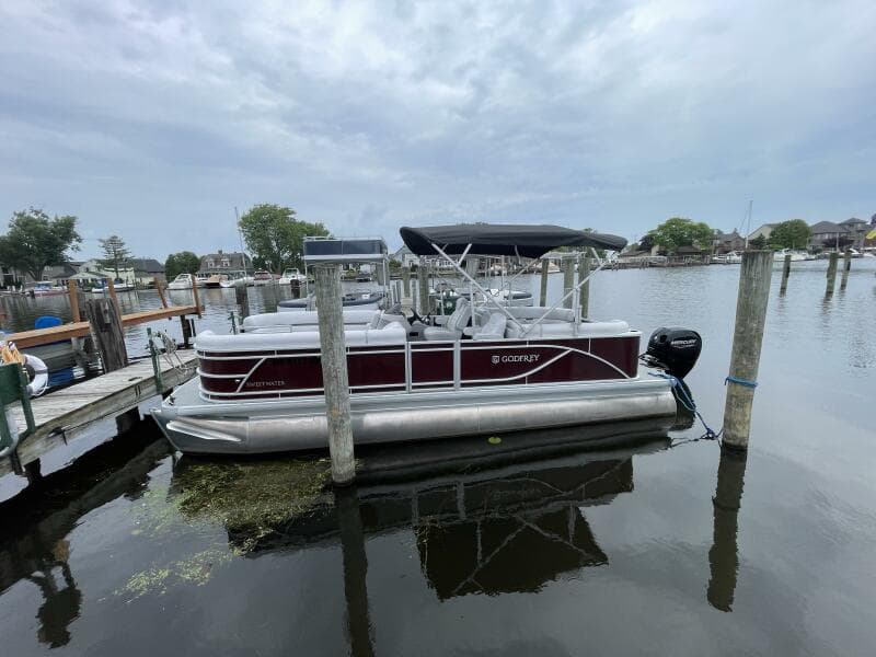 2024 Godfrey Sweetwater 2286 Split Bench