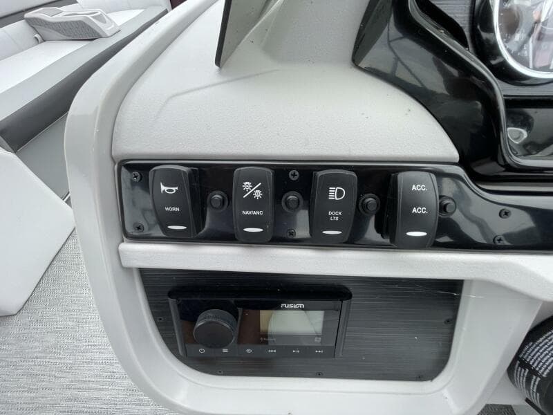 2024 Godfrey Sweetwater 2286 Split Bench