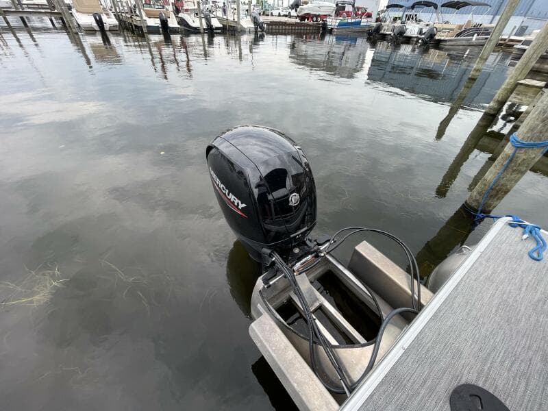 2024 Godfrey Sweetwater 2286 Split Bench