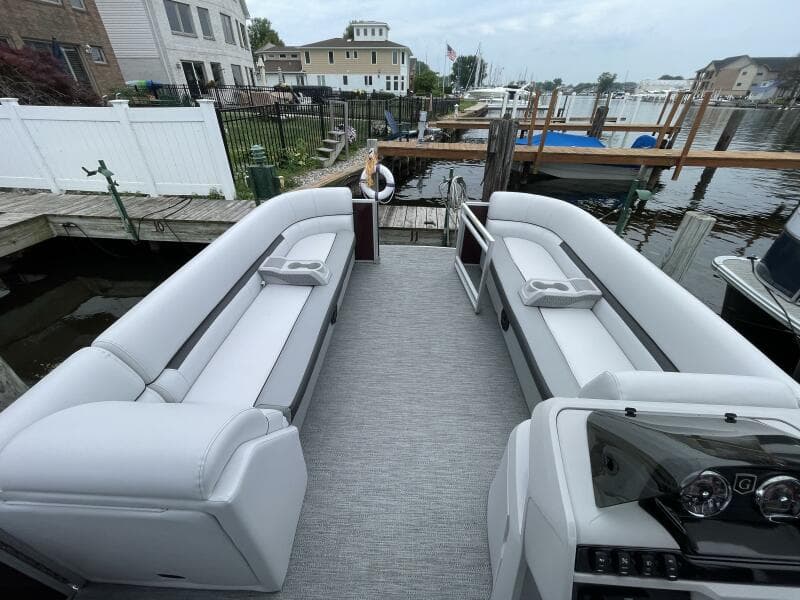 2024 Godfrey Sweetwater 2286 Split Bench