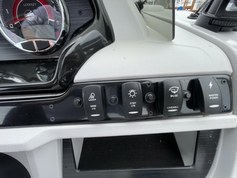 2024 Godfrey Sweetwater 2286 Split Bench