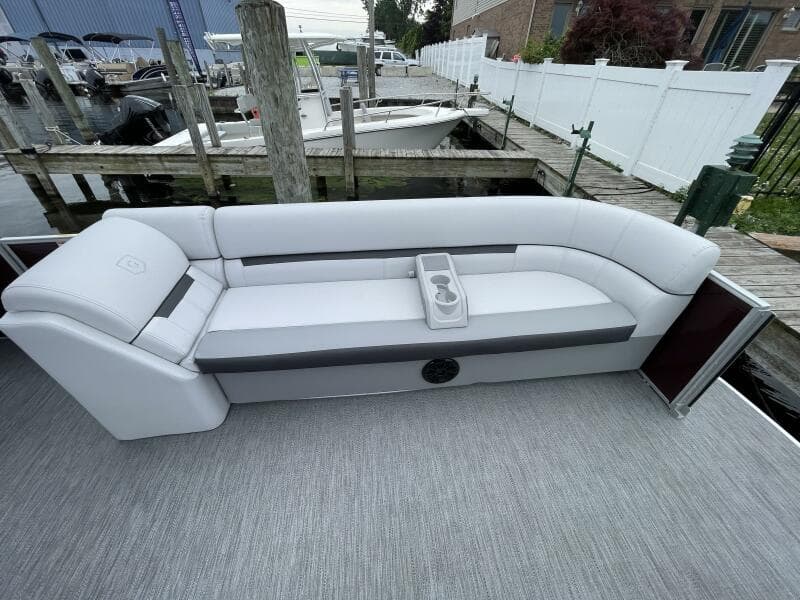 2024 Godfrey Sweetwater 2286 Split Bench